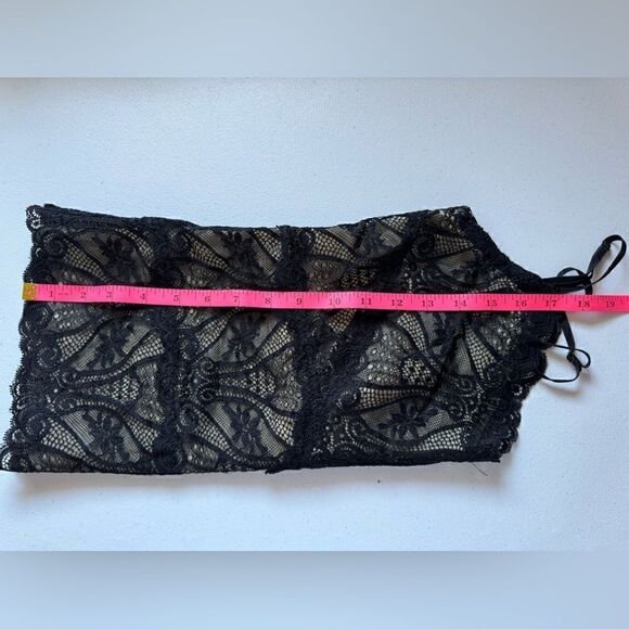 VINTAGE THE LIMITED black lace sleeveless cami with beige colored lining - Picture 8 of 12